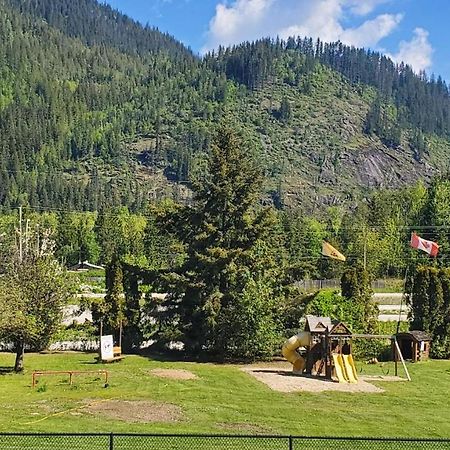 Sicamous Rv & Cabin Resort Malakwa Exteriér fotografie