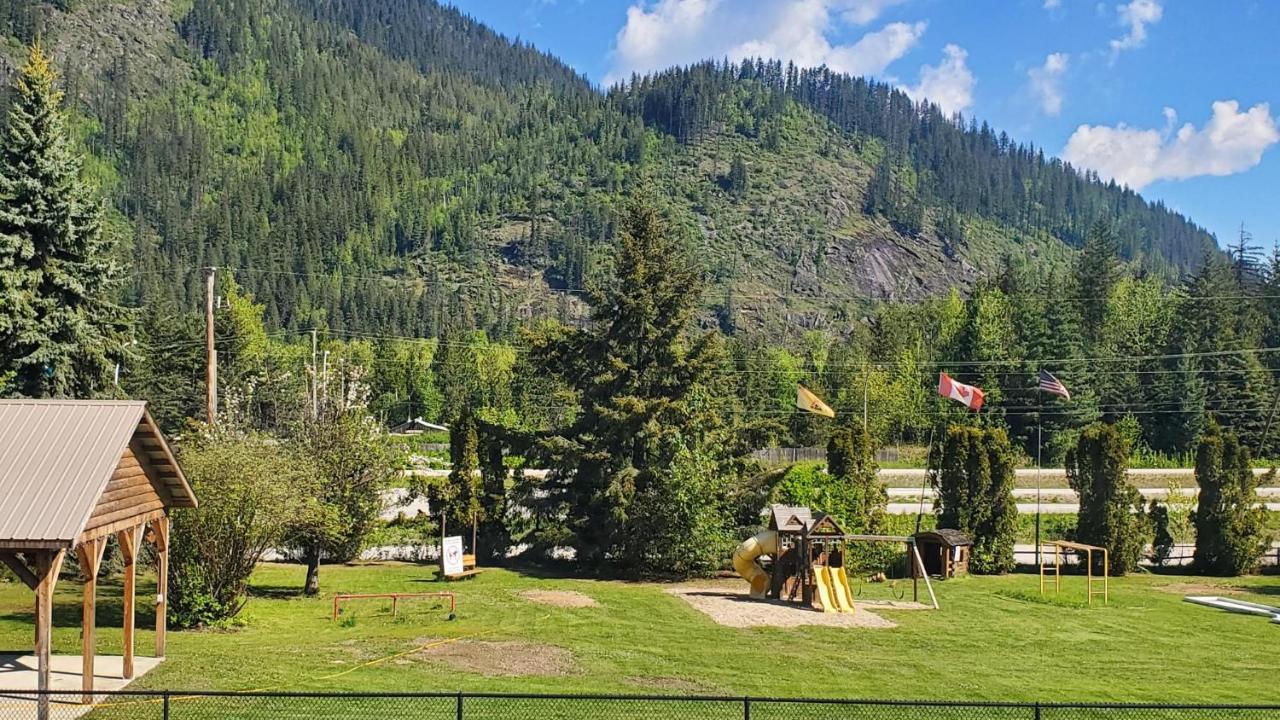 Sicamous Rv & Cabin Resort Malakwa Exteriér fotografie