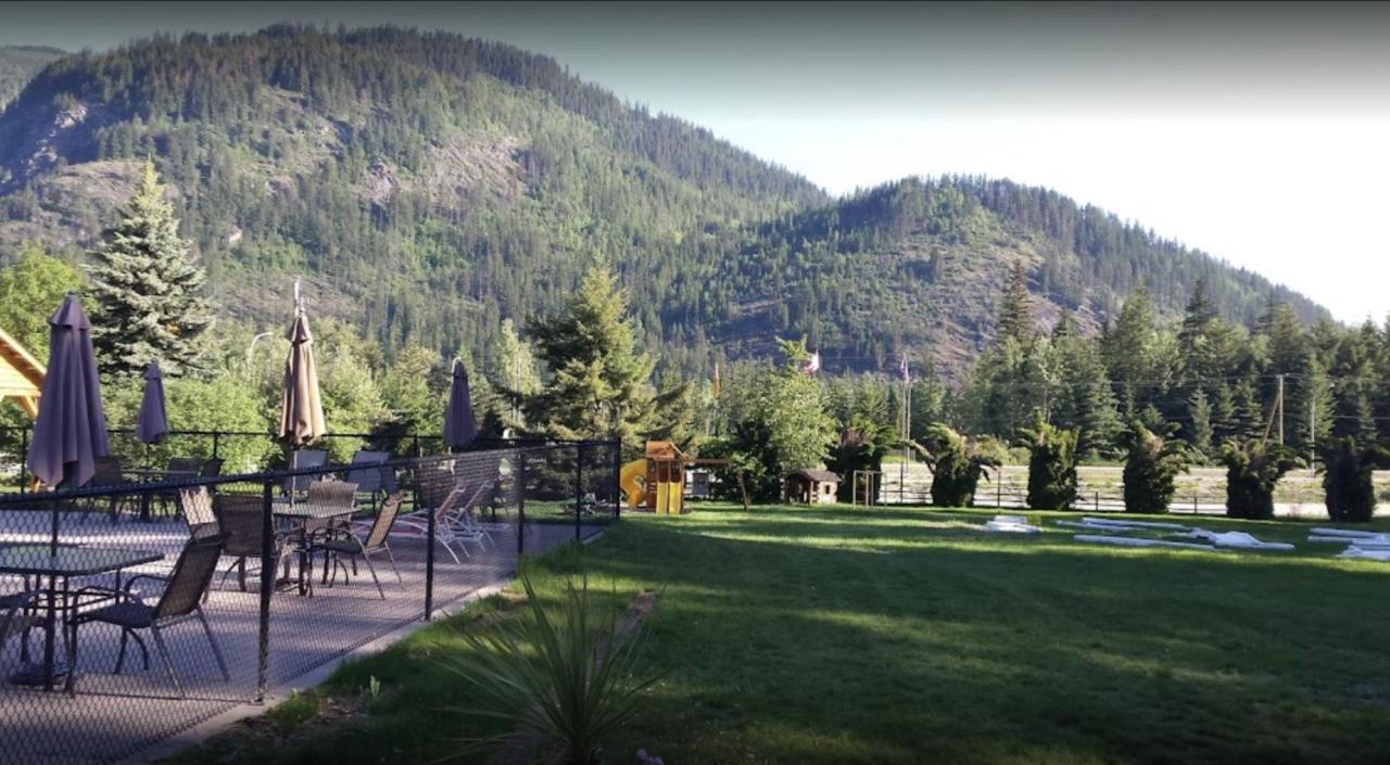 Sicamous Rv & Cabin Resort Malakwa Exteriér fotografie