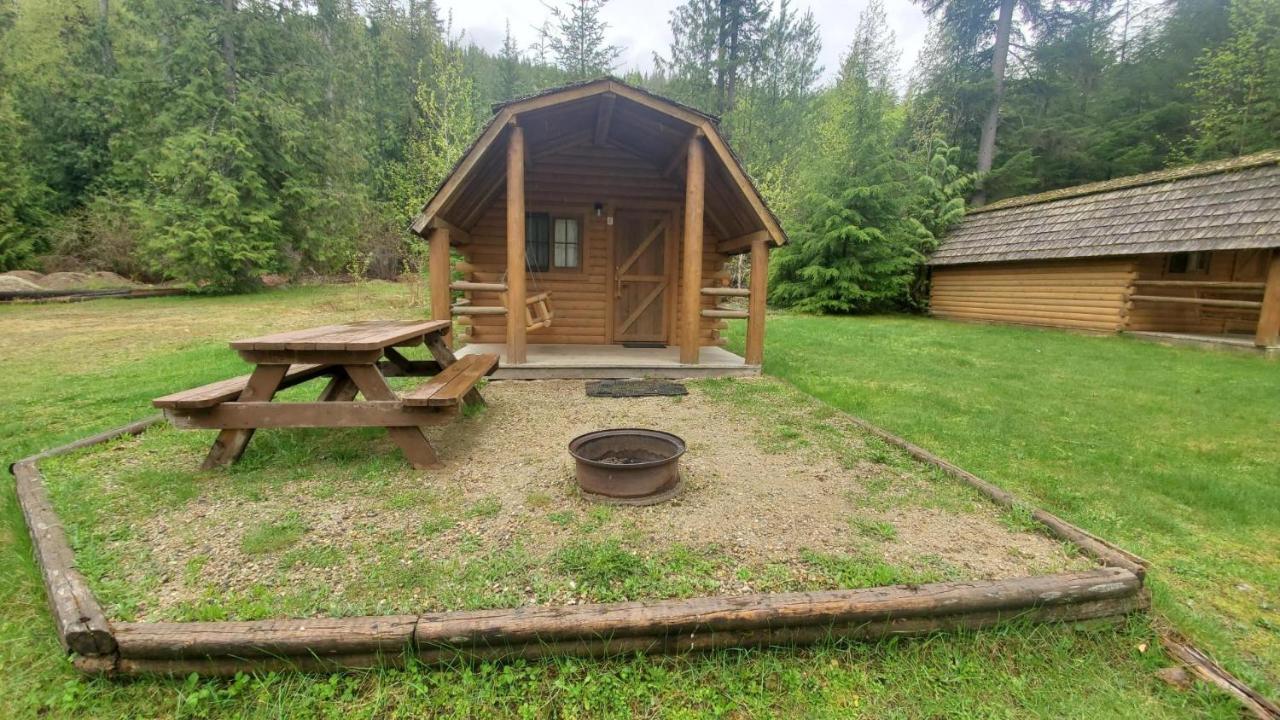 Sicamous Rv & Cabin Resort Malakwa Exteriér fotografie